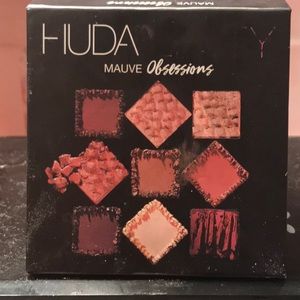 This is the huda beauty mauve obsessions